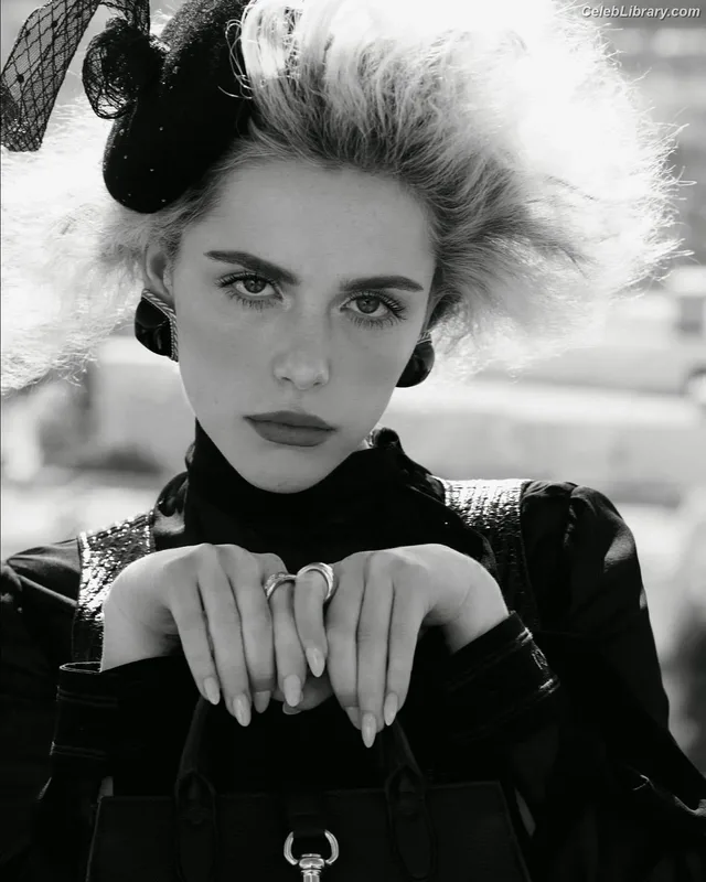 Kiernan Shipka photo 6 of 2601
