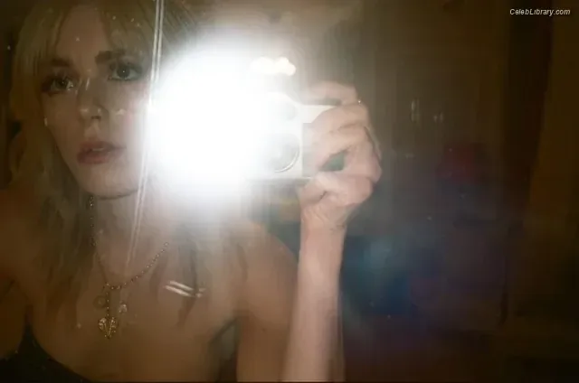 Kiernan Shipka photo 11 of 2601
