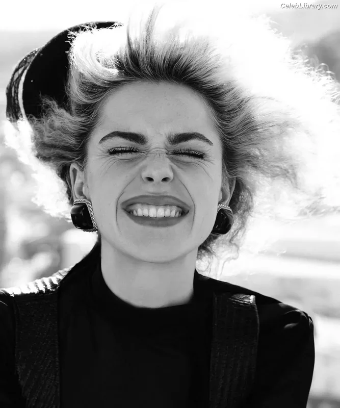 Kiernan Shipka photo 13 of 2601