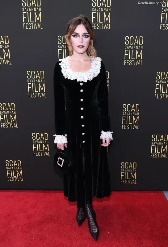 Kiernan Shipka photo 21 of 2601