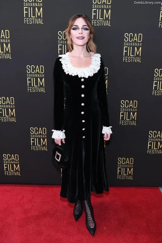 Kiernan Shipka photo 5 of 2601