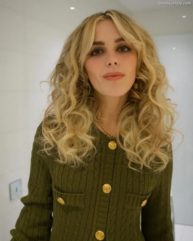 Kiernan Shipka photo 6 of 2601
