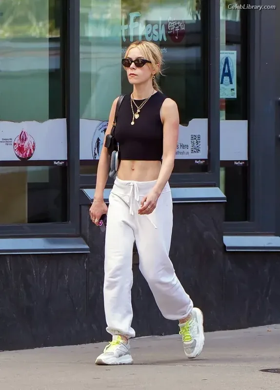 Kiernan Shipka photo 9 of 2601
