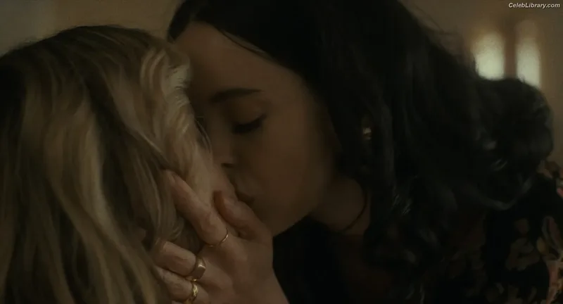 Kiernan Shipka photo 2 of 2601