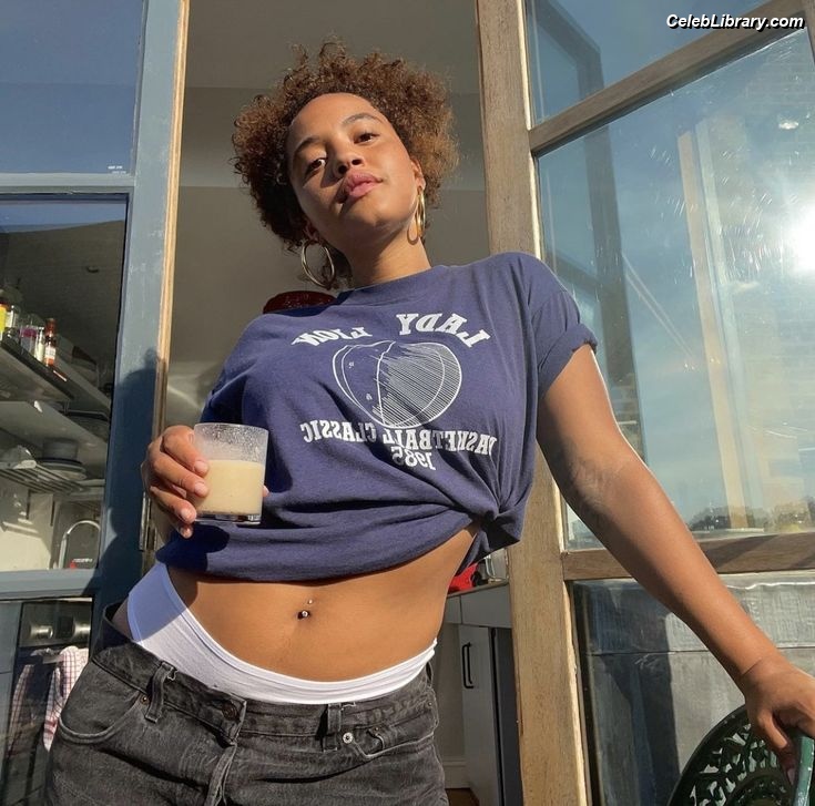 Kiersey Clemons photo 11 of 22