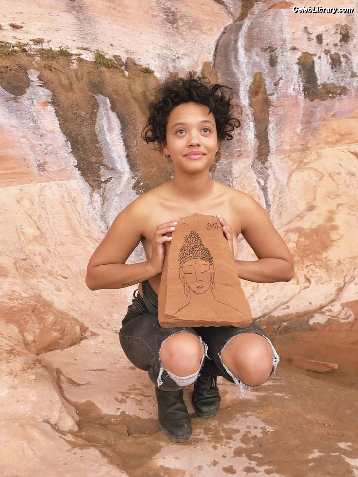 Kiersey Clemons photo 13 of 22