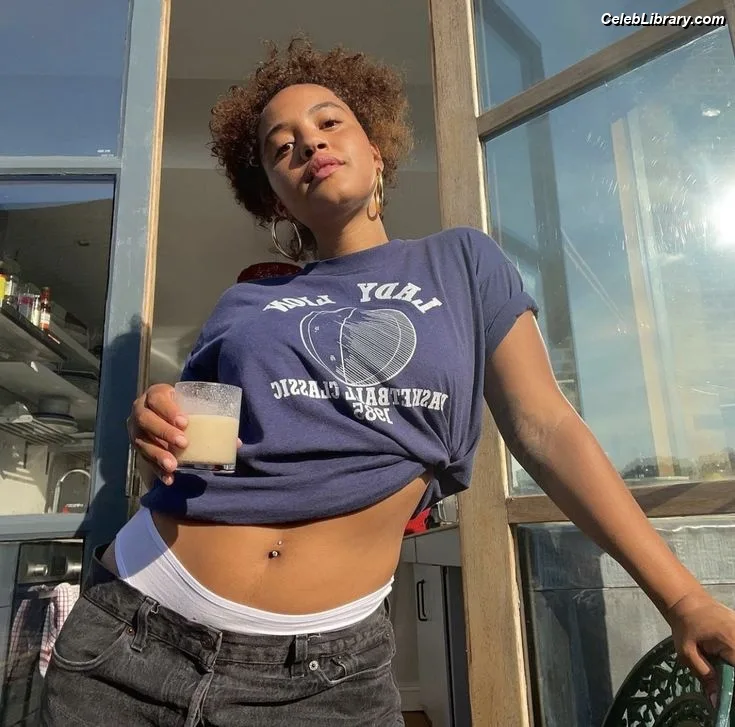 Kiersey Clemons photo 20 of 22