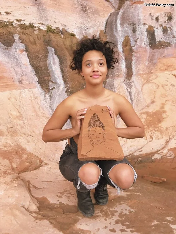 Kiersey Clemons photo 15 of 22