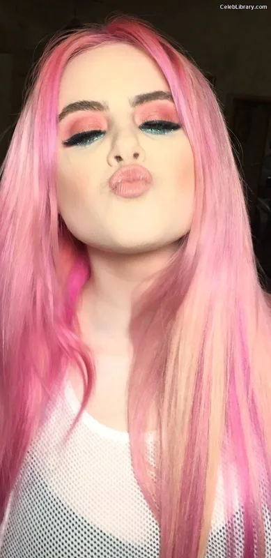 Kiiara photo 1 of 45