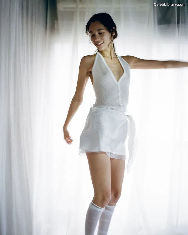 Kiko Mizuhara photo 3 of 136