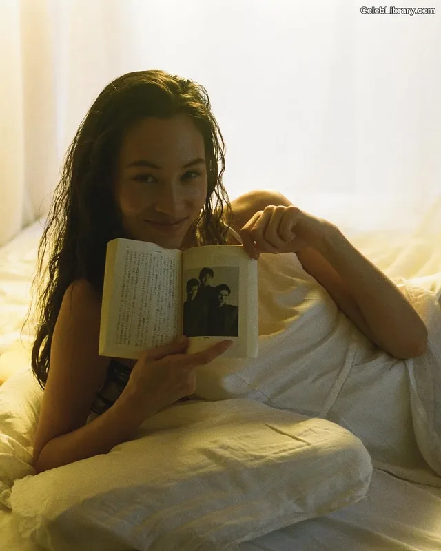 Kiko Mizuhara photo 9 of 136