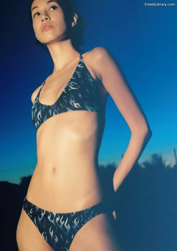 Kiko Mizuhara photo 4 of 136