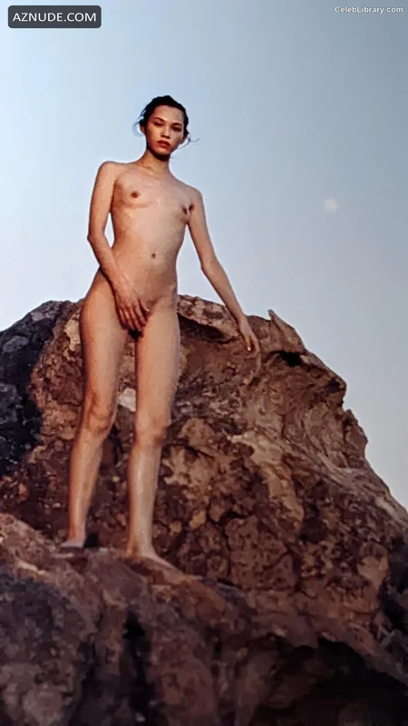 Kiko Mizuhara photo 11 of 136