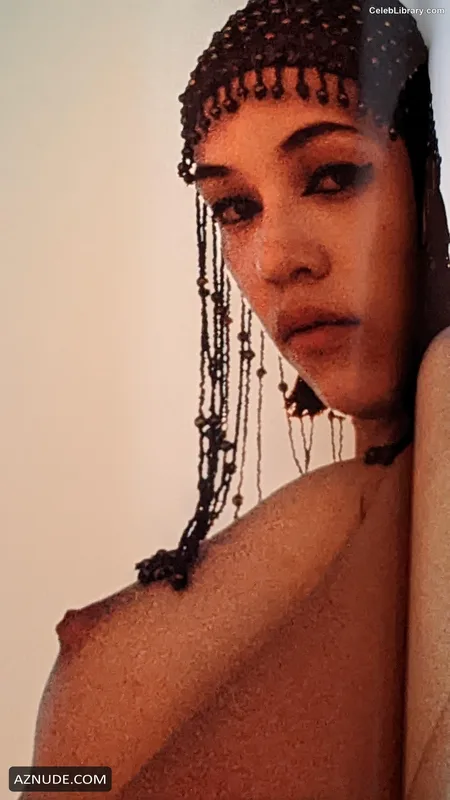 Kiko Mizuhara photo 8 of 136