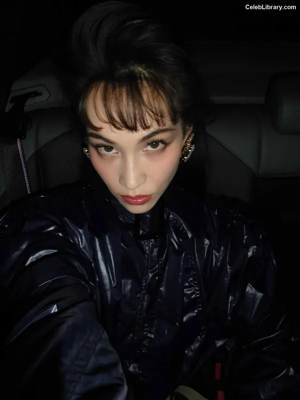 Kiko Mizuhara photo 13 of 136