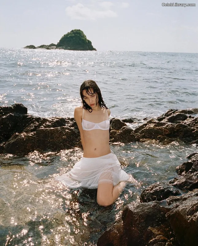 Kiko Mizuhara photo 1 of 136