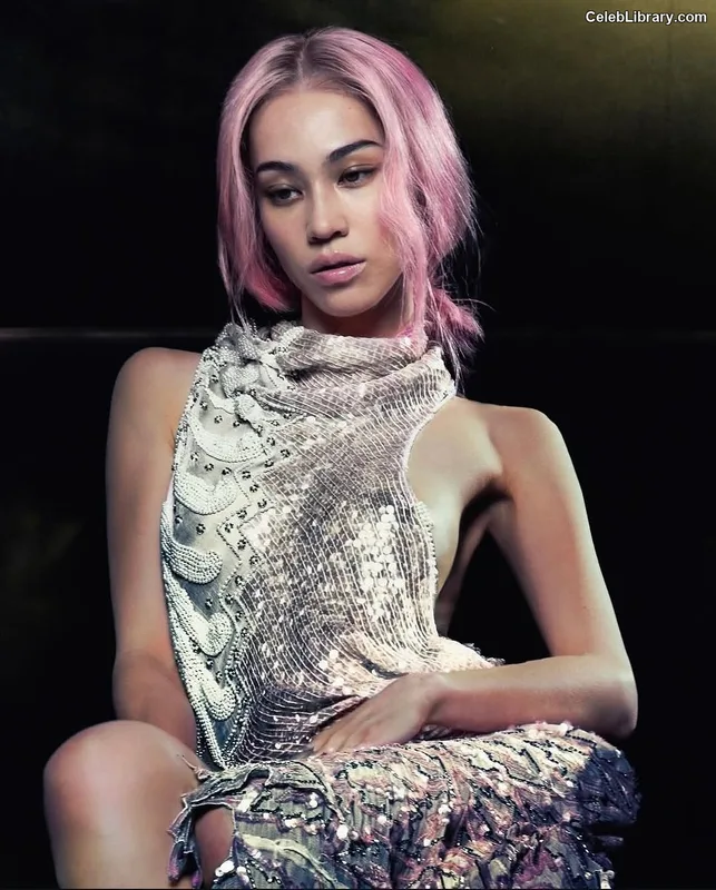 Kiko Mizuhara photo 2 of 136