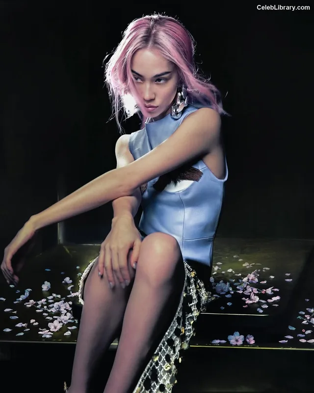 Kiko Mizuhara photo 7 of 136