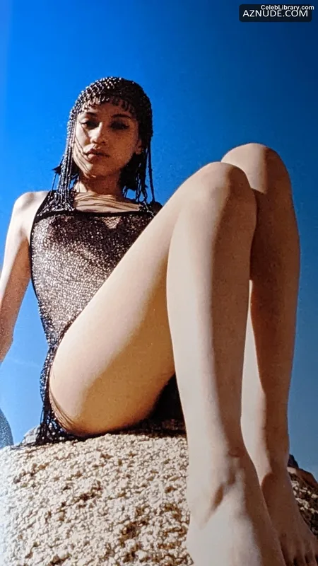 Kiko Mizuhara photo 8 of 136