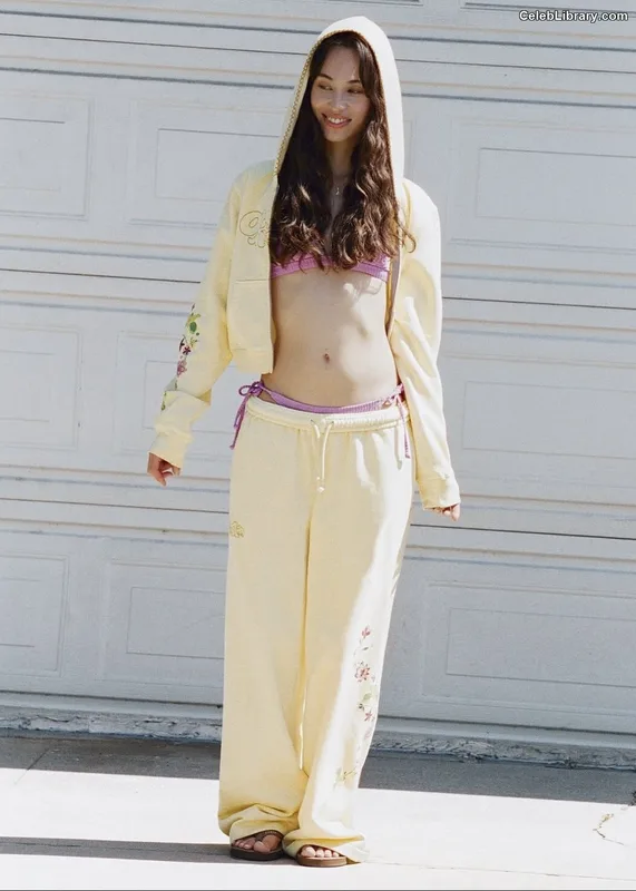 Kiko Mizuhara photo 13 of 136