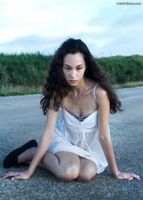 Kiko Mizuhara photo 15 of 136