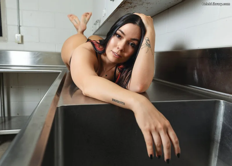 Killer Kelly photo 22 of 538