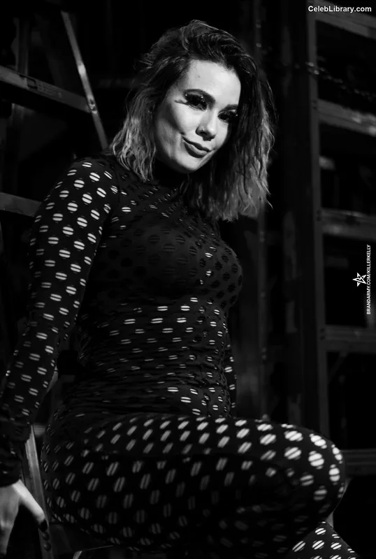 Killer Kelly photo 6 of 538