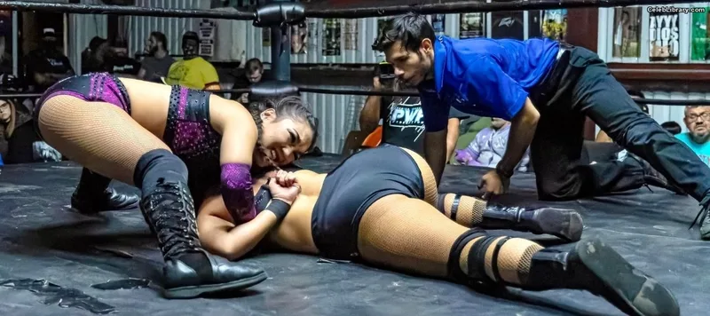 Killer Kelly photo 16 of 538