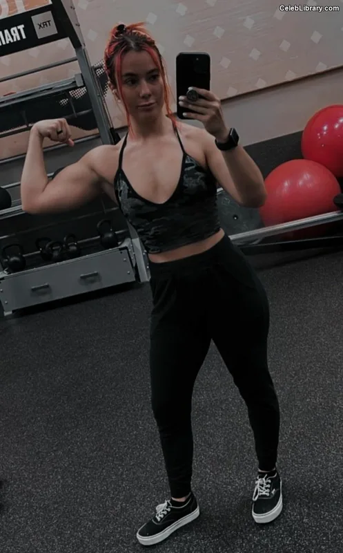 Killer Kelly photo 1 of 538