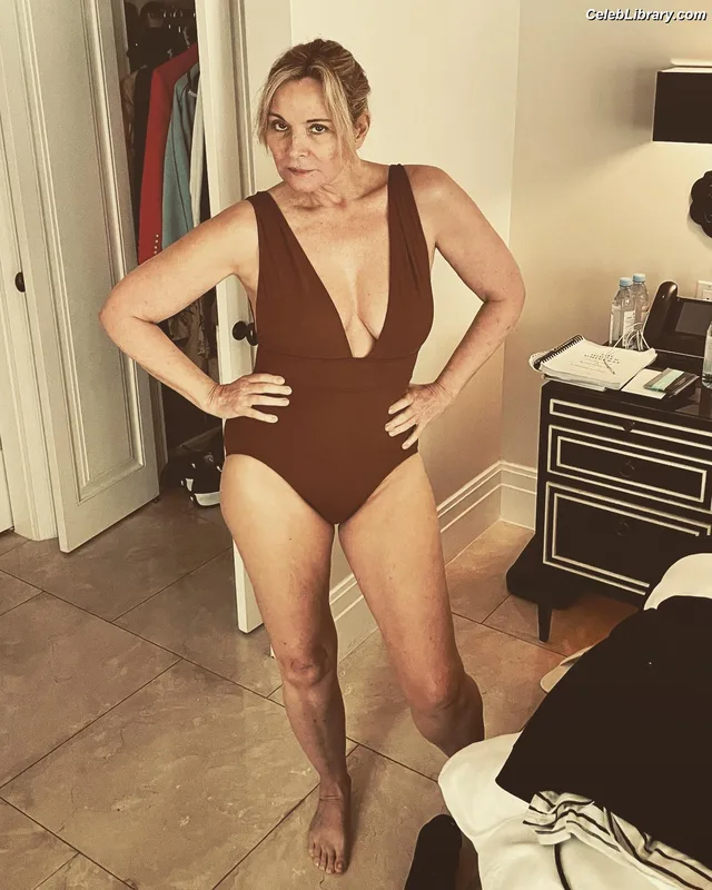 Kim Cattrall photo 16 of 44