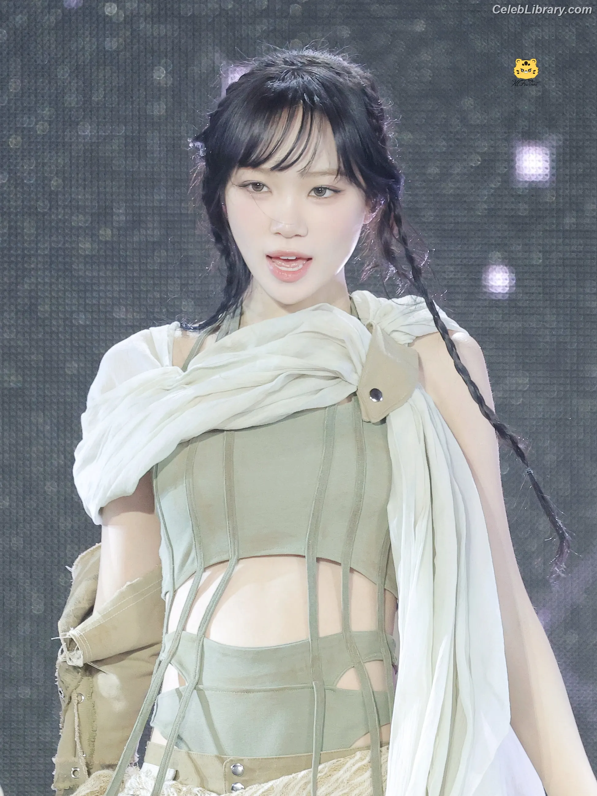 Kim Chaewon 김채원 [Le Sserafim] photo 15 of 2309