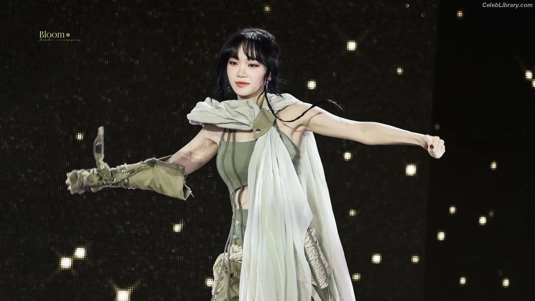 Kim Chaewon 김채원 [Le Sserafim] photo 4 of 2309