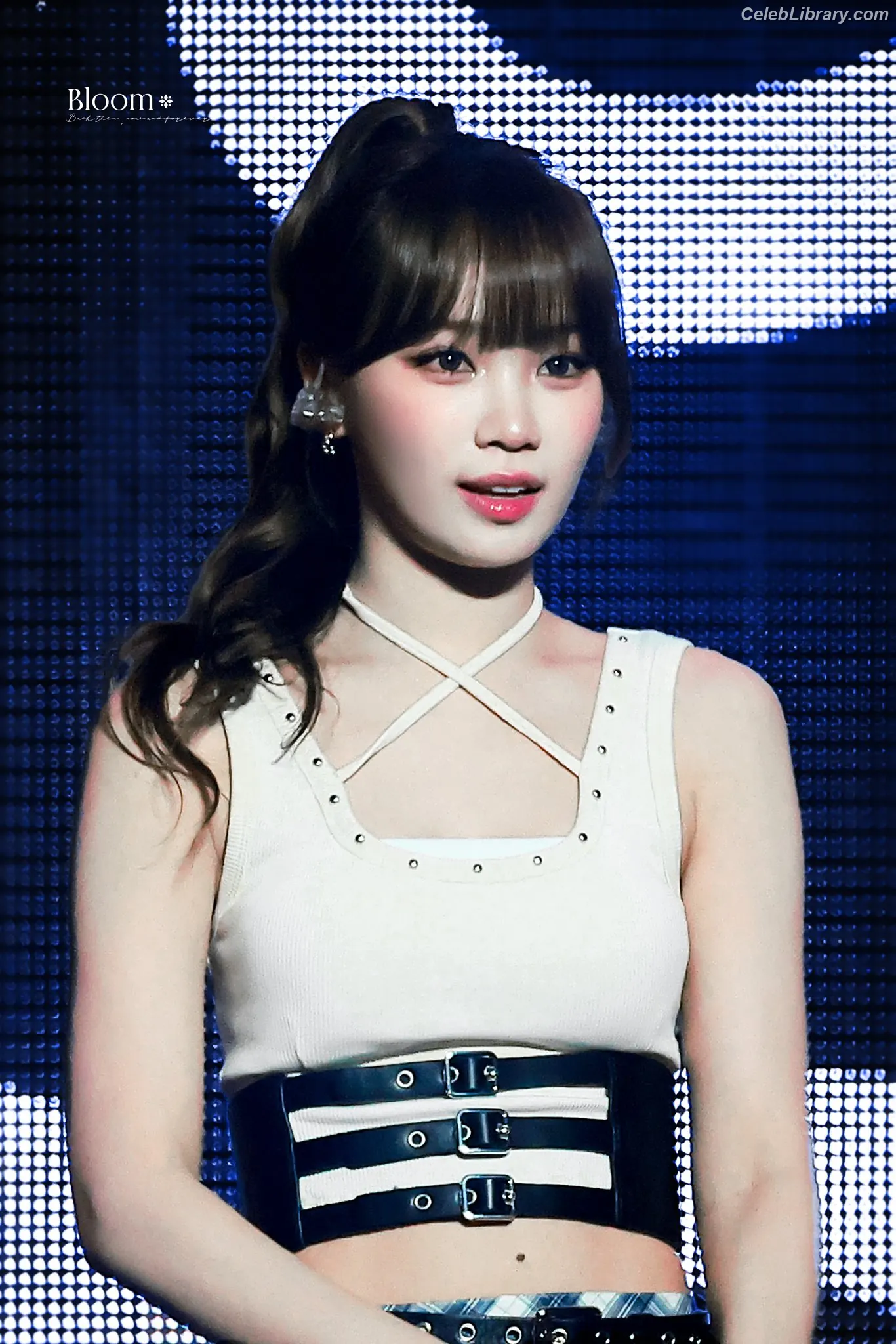 Kim Chaewon 김채원 [Le Sserafim] photo 11 of 2309