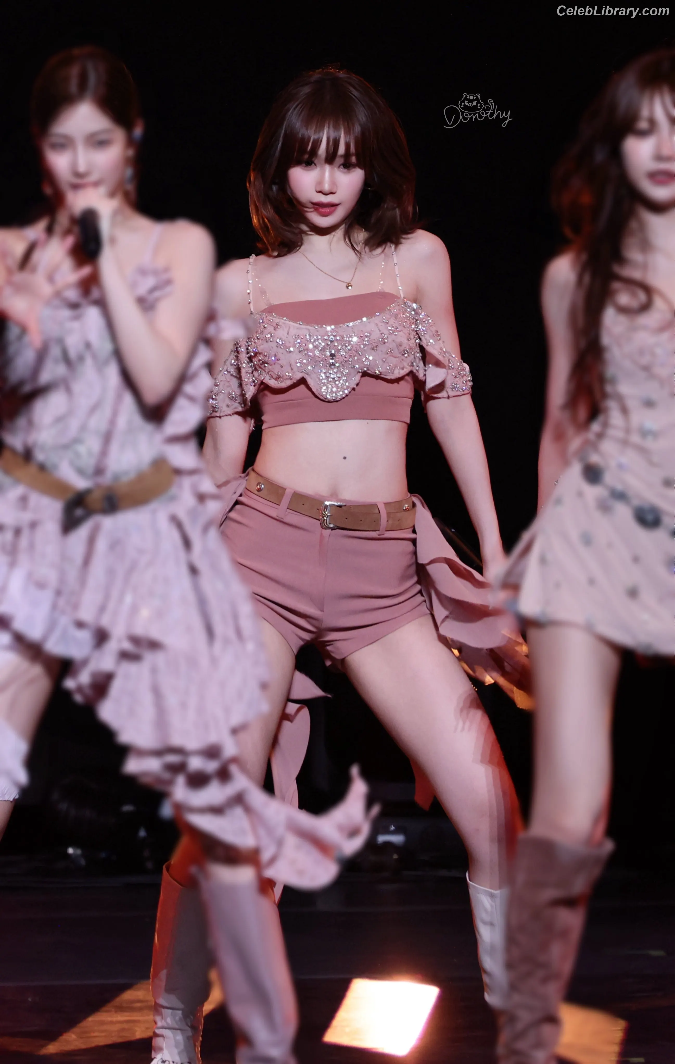 Kim Chaewon 김채원 [Le Sserafim] photo 7 of 2309