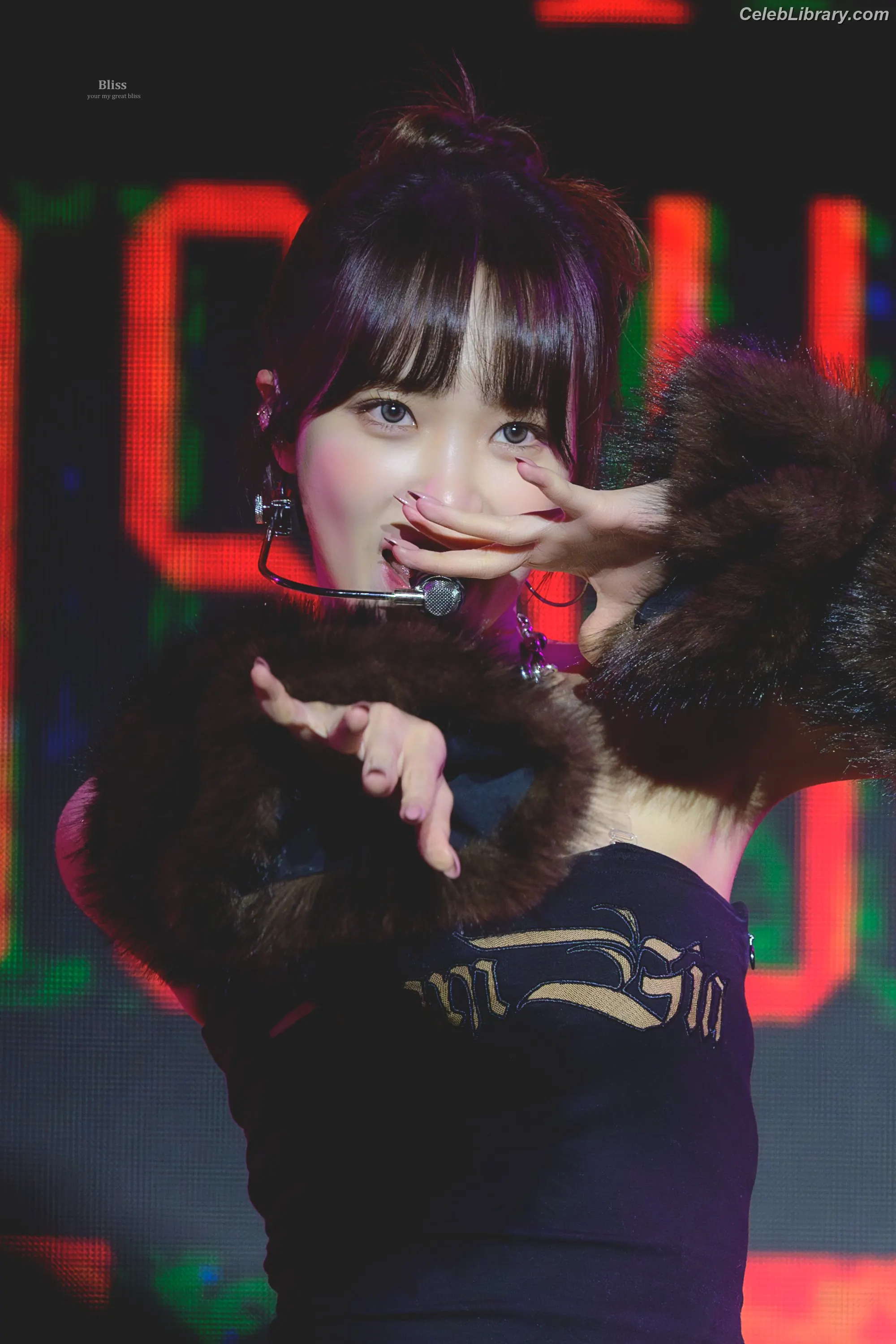 Kim Chaewon 김채원 [Le Sserafim] photo 14 of 2309