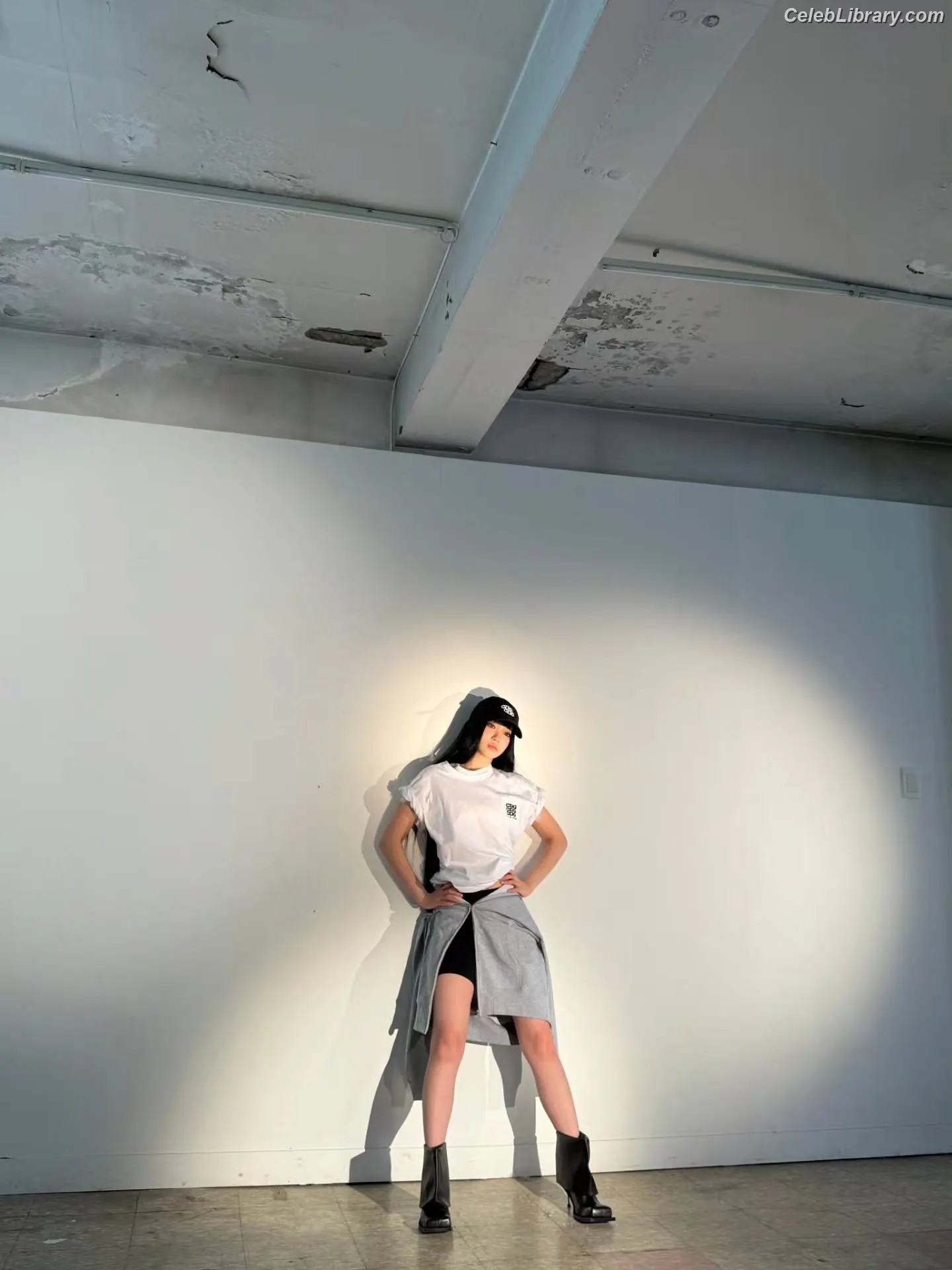 Kim Chaewon 김채원 [Le Sserafim] photo 12 of 2309