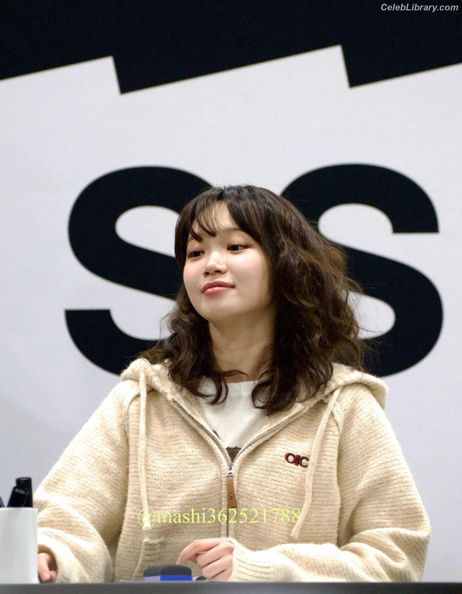 Kim Chaewon 김채원 [Le Sserafim] photo 19 of 2309