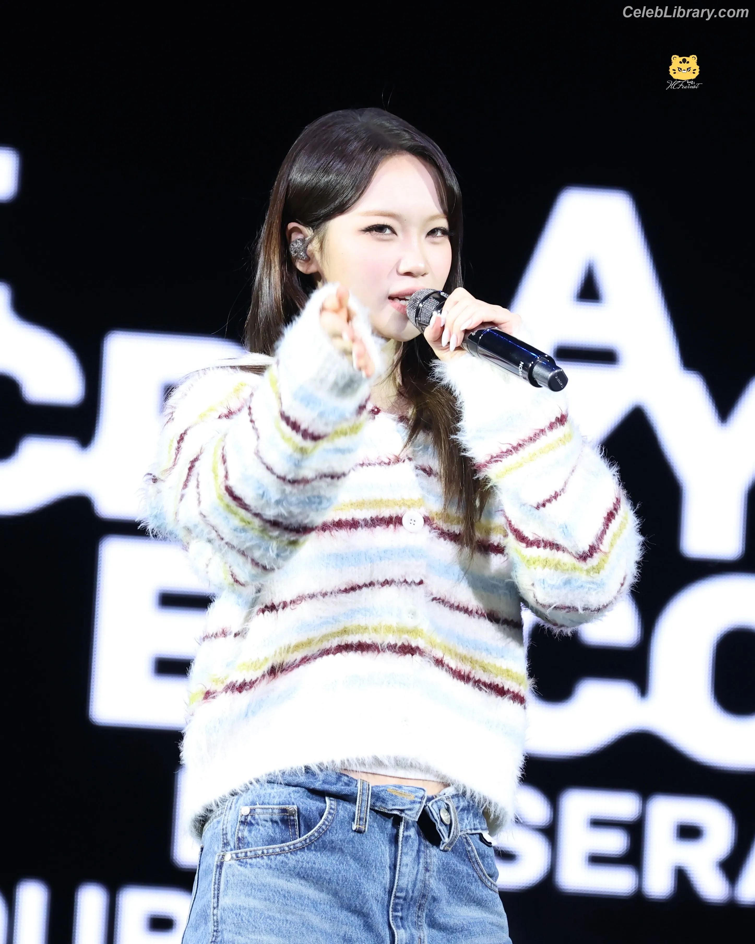 Kim Chaewon 김채원 [Le Sserafim] photo 2 of 2309