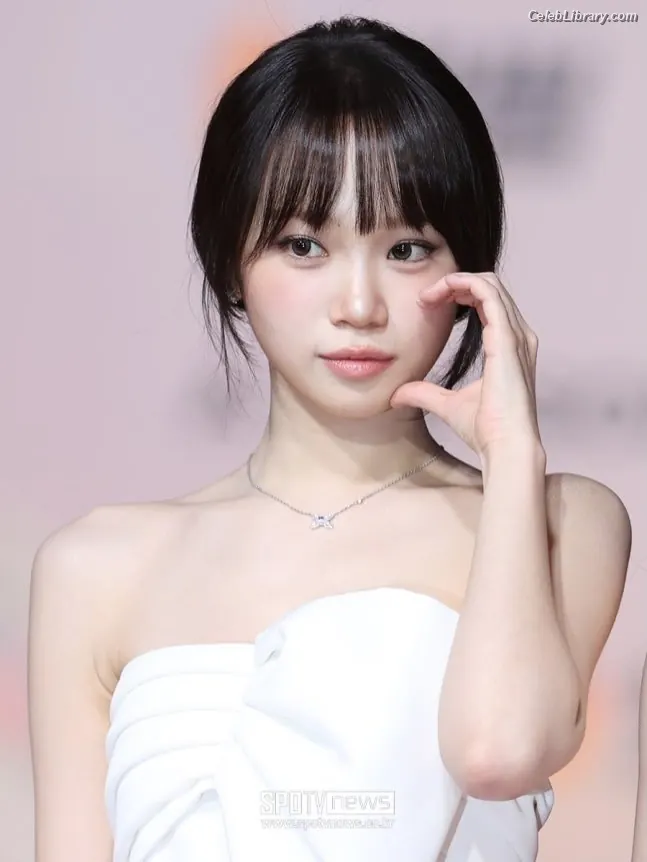 Kim Chaewon 김채원 [Le Sserafim] photo 6 of 2309