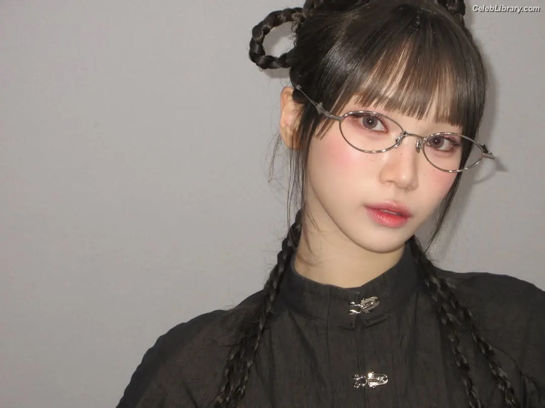 Kim Chaewon 김채원 [Le Sserafim] photo 6 of 2309