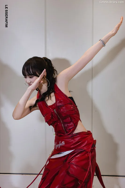 Kim Chaewon 김채원 [Le Sserafim] photo 12 of 2310