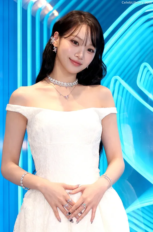 Kim Chaewon 김채원 [Le Sserafim] photo 21 of 2310