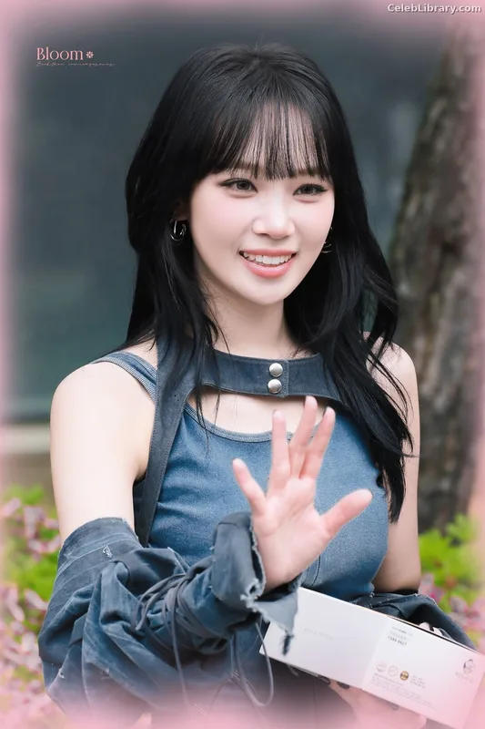 Kim Chaewon 김채원 [Le Sserafim] photo 10 of 2310