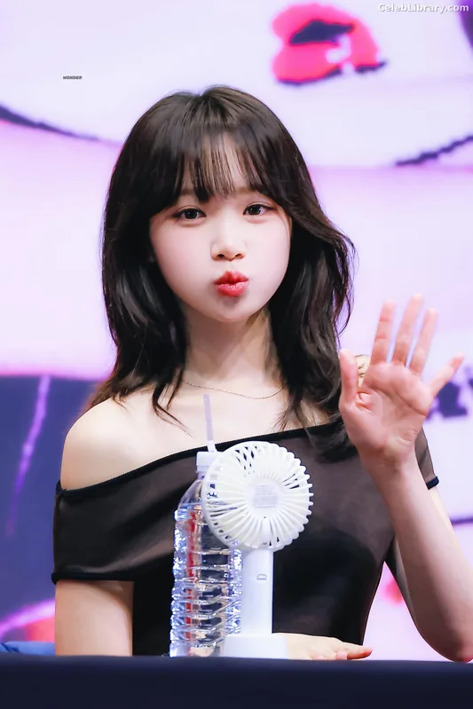 Kim Chaewon 김채원 [Le Sserafim] photo 16 of 2310