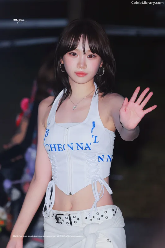 Kim Chaewon 김채원 [Le Sserafim] photo 1 of 2310