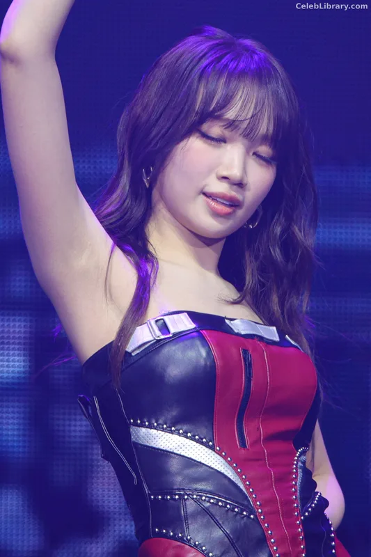 Kim Chaewon 김채원 [Le Sserafim] photo 3 of 2310