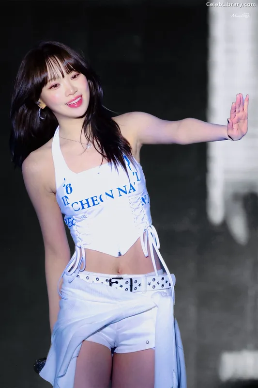 Kim Chaewon 김채원 [Le Sserafim] photo 16 of 2310