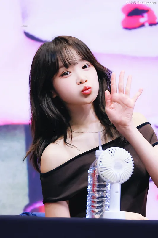 Kim Chaewon 김채원 [Le Sserafim] photo 13 of 2310
