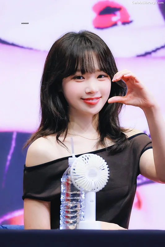 Kim Chaewon 김채원 [Le Sserafim] photo 8 of 2310