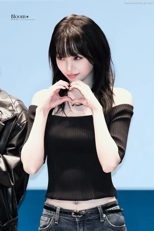 Kim Chaewon 김채원 [Le Sserafim] photo 10 of 2310